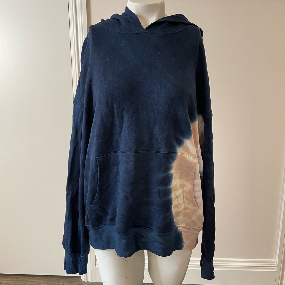 Monrow tie die hoodie sweatshirt size medium. Never worn with tags